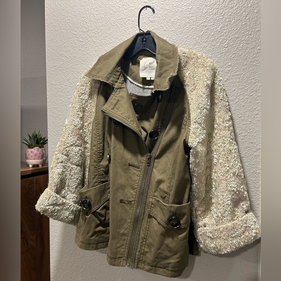 HEI HEI Sequin Sleeve Cargo Jacket - Picture 1 of 4